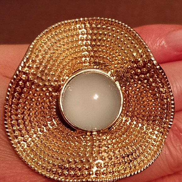 Ring - Picture 3 of 4